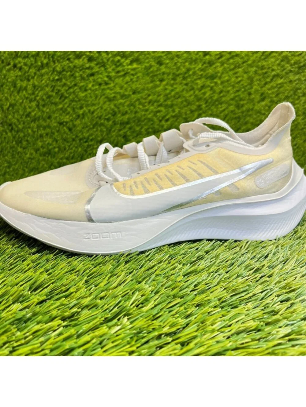 Nike Zoom Gravity Womens Size 8 Beige White Athletic Running Shoes Sneakers